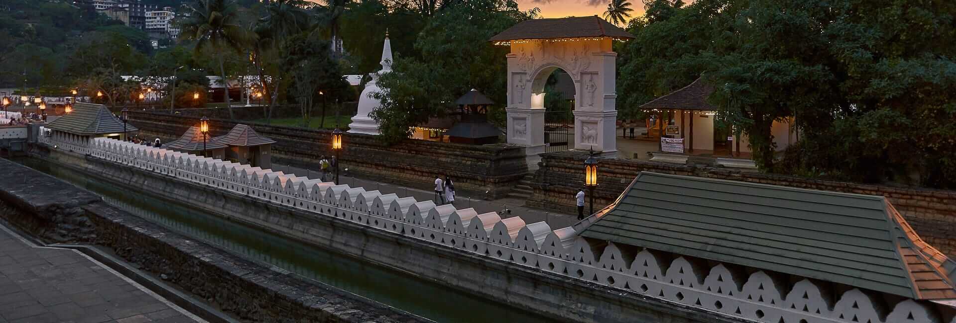 Where to travel in Kandy (Temple of Tooth) Sri Lanka DT 235061272