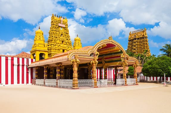 Where to travel on the Jaffna Peninsula in Sri Lanka (Nallur Kandaswamy Temple) DT 106783861