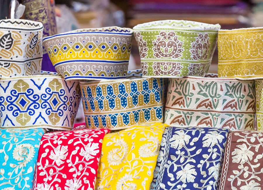 Muscat (Mutrah Souq. traditional caps) Oman DT 114710016-2