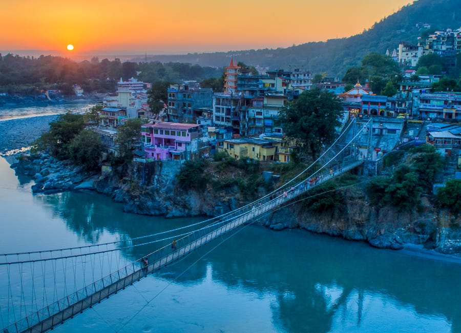 Rishikesh (Lakshman Jhula bridge and River Ganges) India DT 89094576