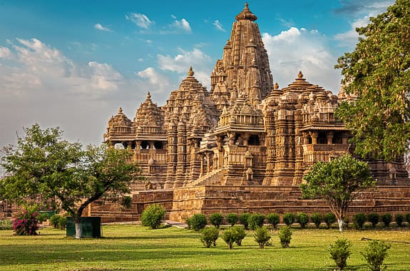 Where to travel in North India - Khajuraho (Kandariya Mahadeva Temple) DT 321591405