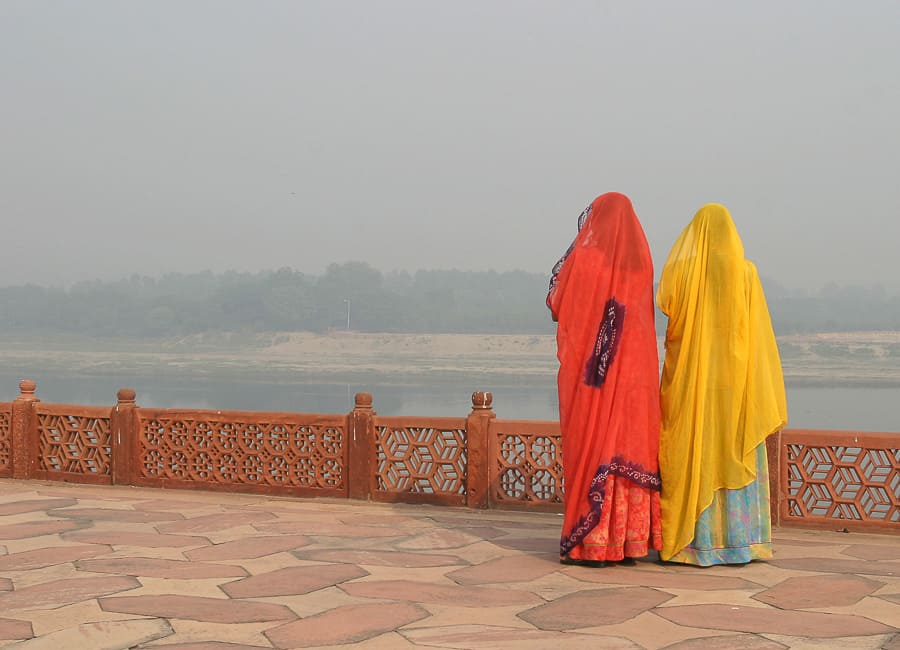Agra (Indian women) India DT 3608932