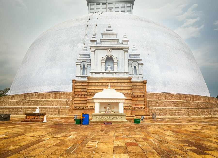 Anuradhapura (Ruwanweli Maha Seya. The Great Stupa) Sri Lanka DT 61444277