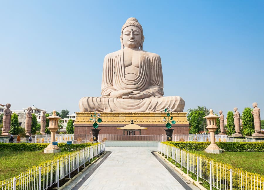 Bodh Gaya (Great Buddha) India DT 68148688