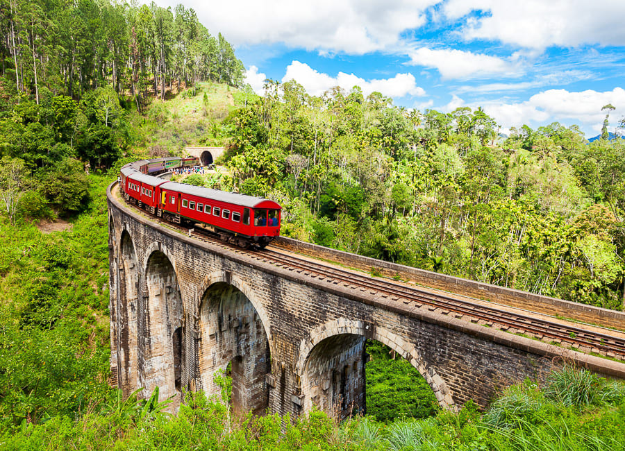 Ella (Demodara. Nine Arches Bridge) Sri Lanka DT 94474585