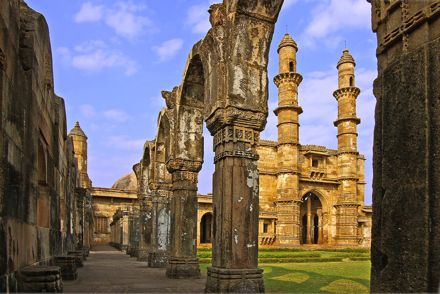 Gujarat (Champaner-Pavagadh Archaeological Park) India DT 4866752