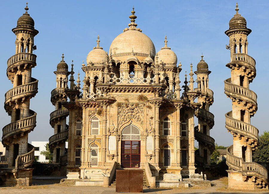 Gujarat (Junagadh. Mahabat Maqbara complex) India DT 55183136