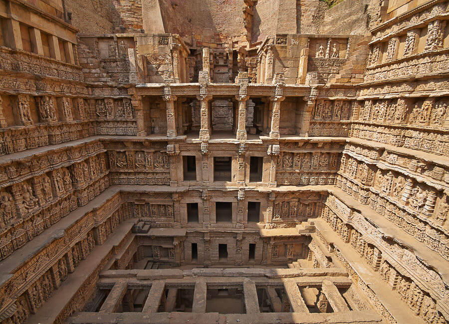 Gujarat (Patan. Rani-Ki-Vav Stepwell) India DT 41851971