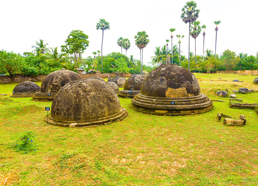 Jaffna (Kandarodai dagobas. stupa. Chunnakam) Sri Lanka DT 84852146