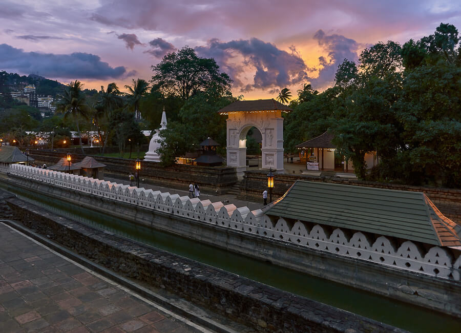Kandy (Temple of Tooth) Sri Lanka DT 235061272