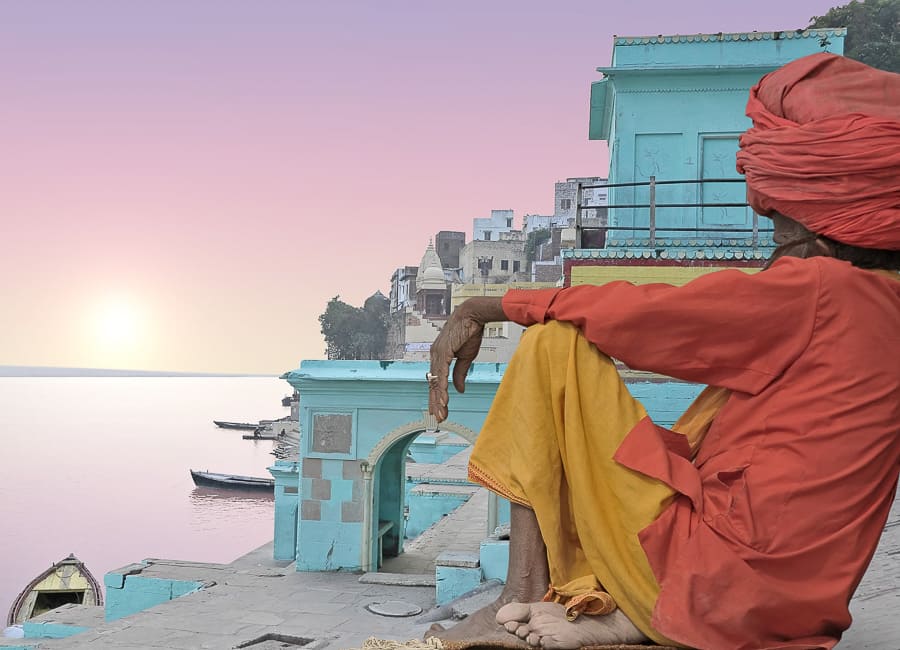 Varanasi (Ghats. Holy man) India DT 19115298