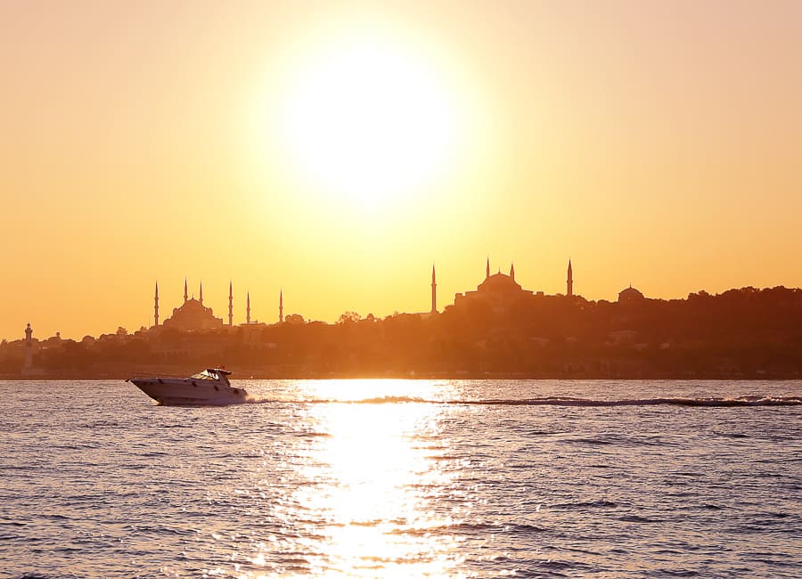 Istanbul (Bosphorus. sunset) Turkey DT 37798571