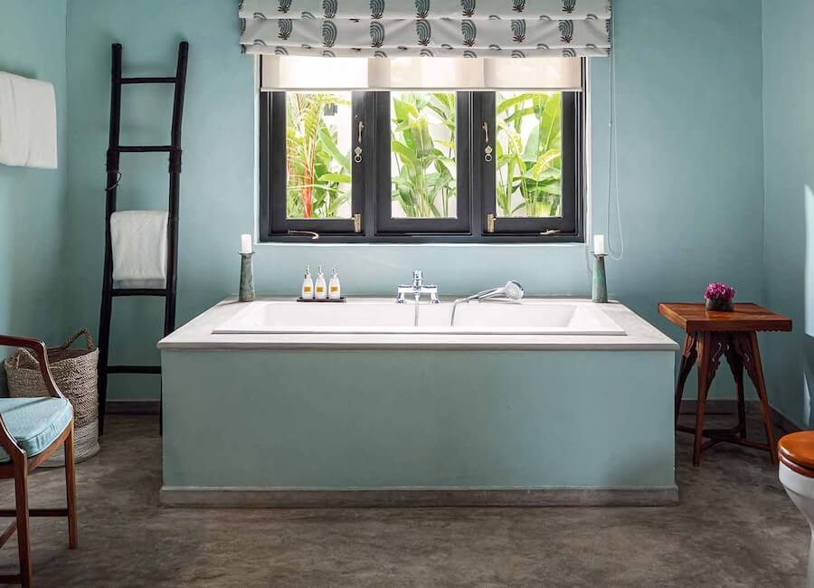 Kahanda Kanda near Galle Sri Lanka bathroom