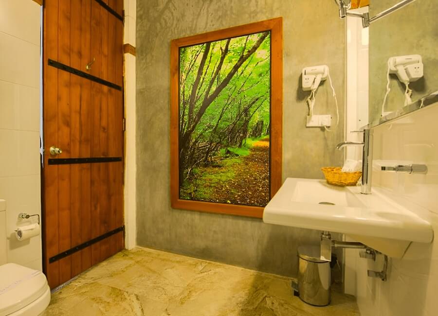 Kalu’s Hideaway Uda Walawe National Park Sri Lanka (Bathroom)