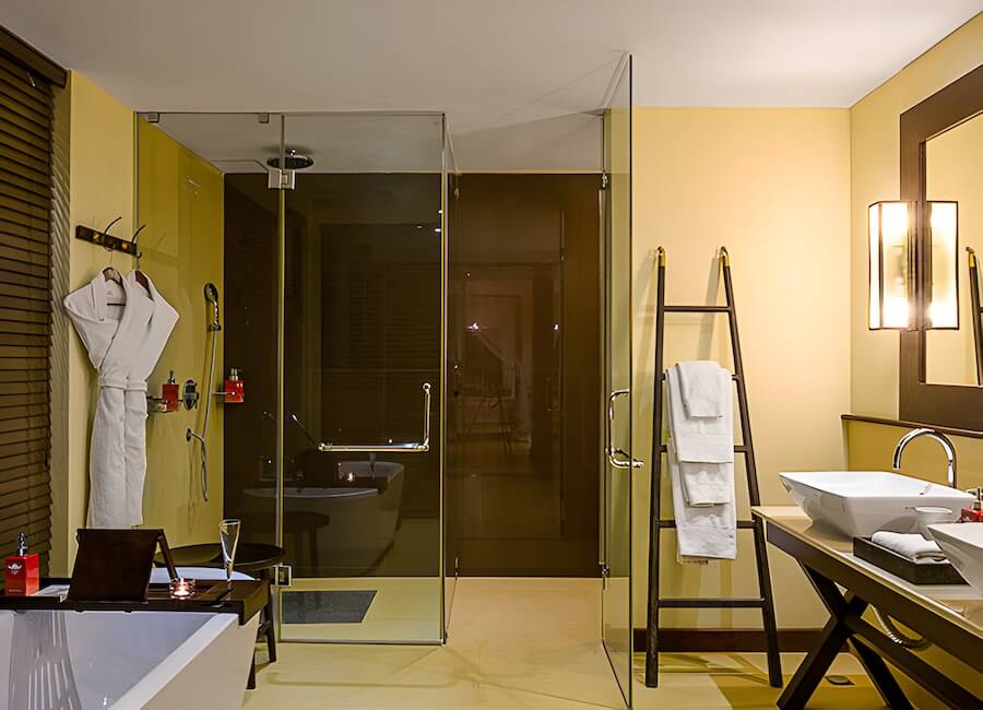 Water Garden Sigiriya Sri Lanka (Deluxe Villa bathroom)