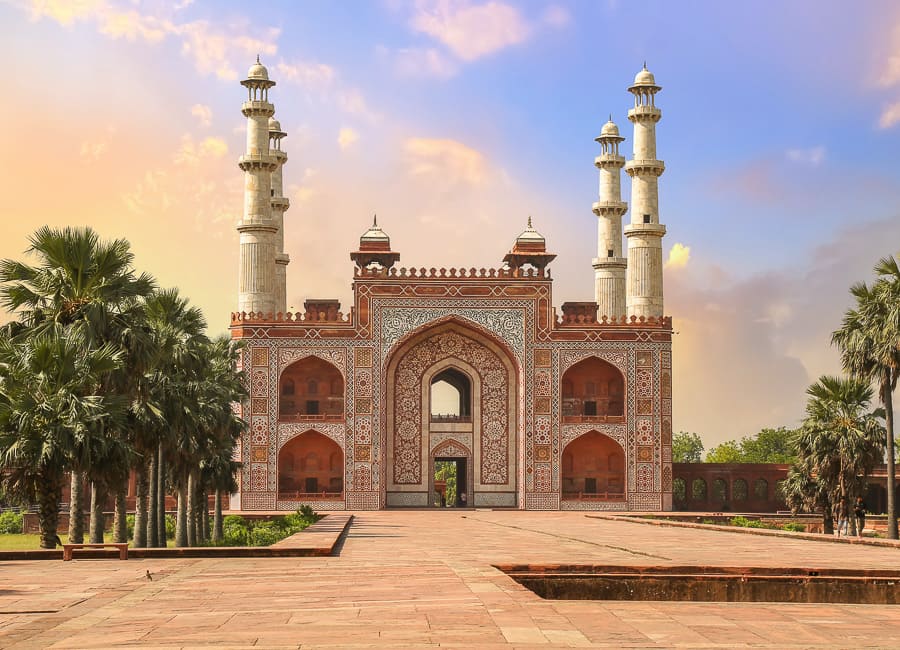 Agra (Sikandra) India DT 180928252
