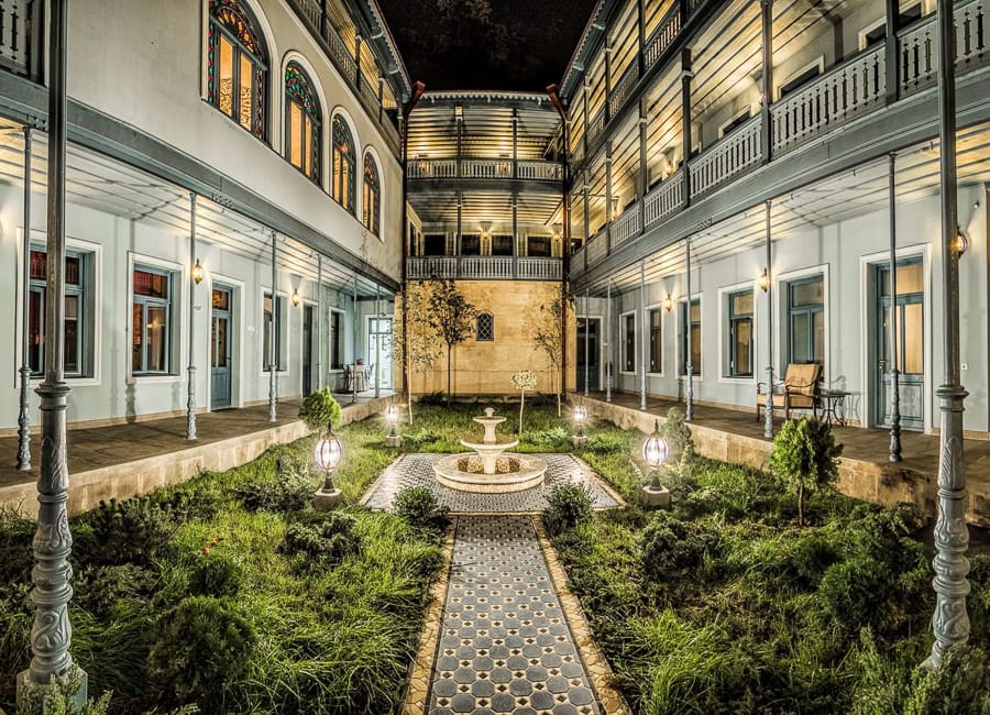 Golden Tulip Hotel Borjomi Georgia (Courtyard)