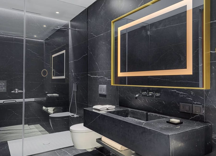 Le Meridien Hotel Batumi Georgia (Deluxe Room Bathroom)