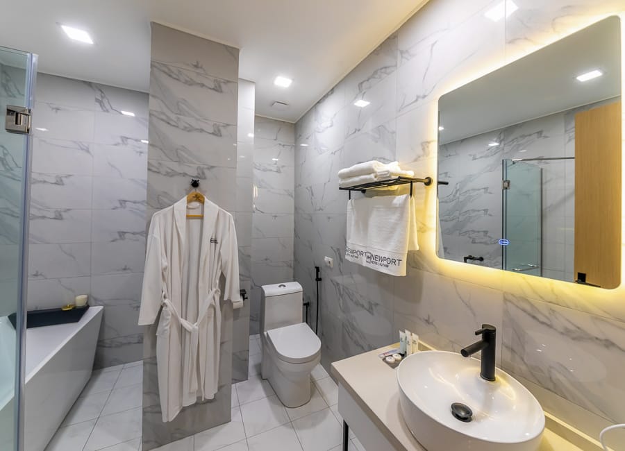 Newport Hotel Kutaisi Georgia (Bathroom)