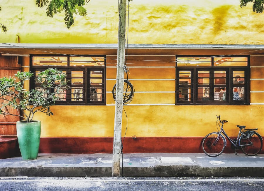 Pondicherry India DT 137660324