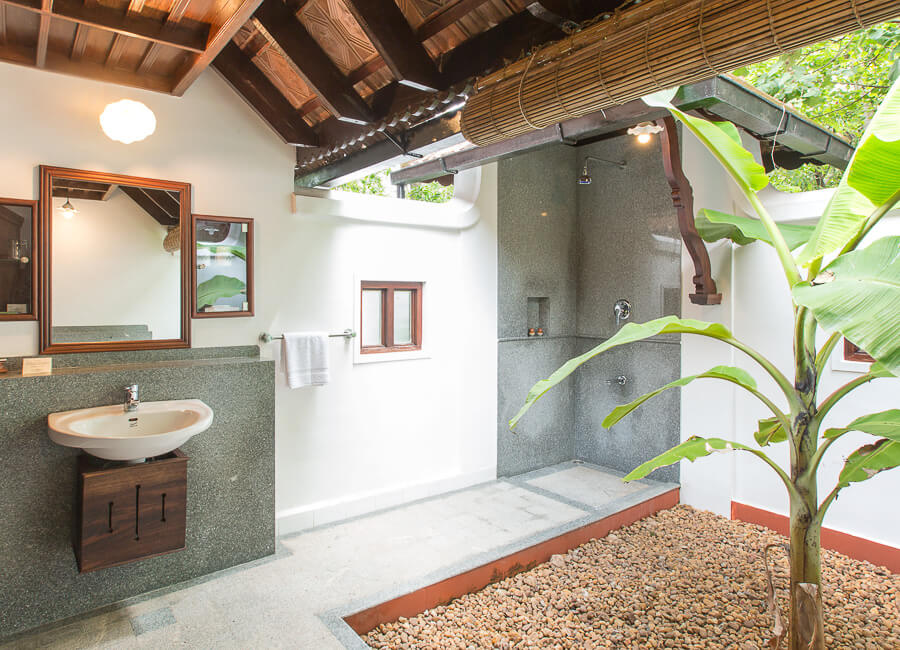 Coconut Lagoon Kumarakom India (Bathroom)