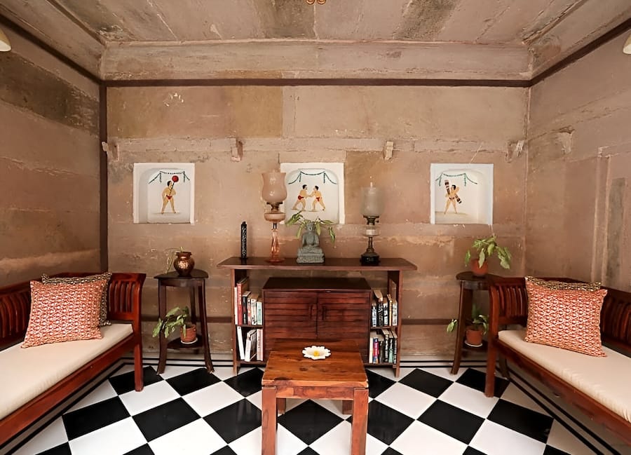 Guleria Kothi Varanasi India (lounge) 1