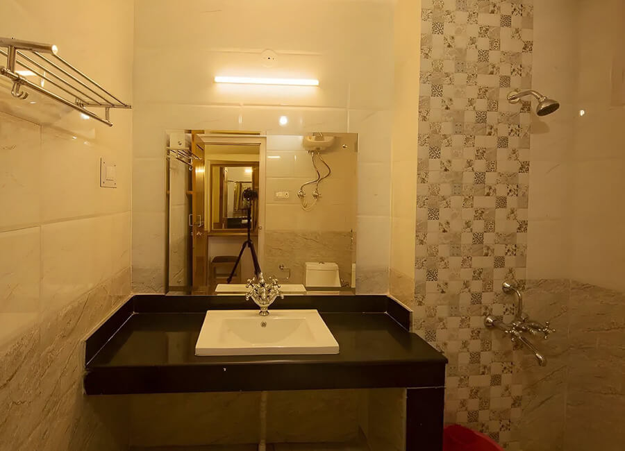 Hotel Dekyid Keylong Ladakh India (Bathroom)