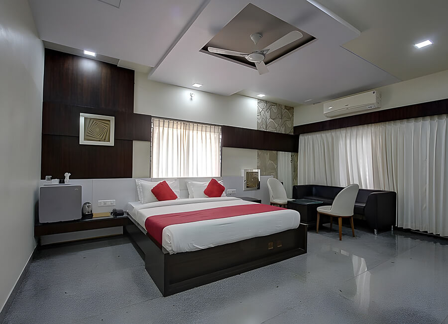 Hotel Le Grande Bijapur India (Bedroom)