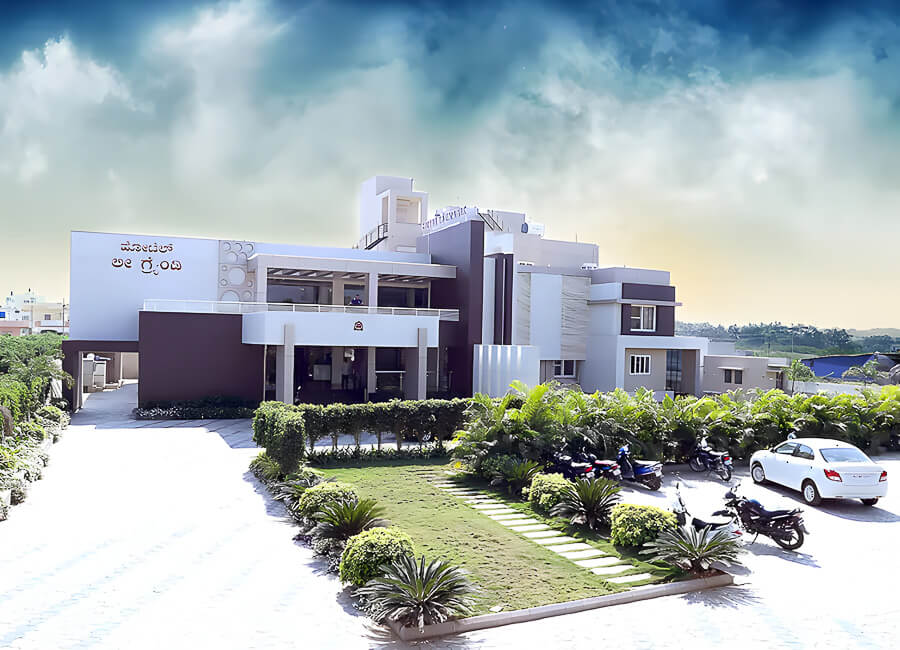 Hotel Le Grande Bijapur India (Exterior)