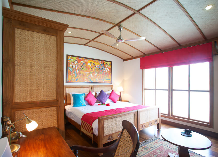 Lotus Houseboat North Kerala Backwater cruise India (Bedroom) 2
