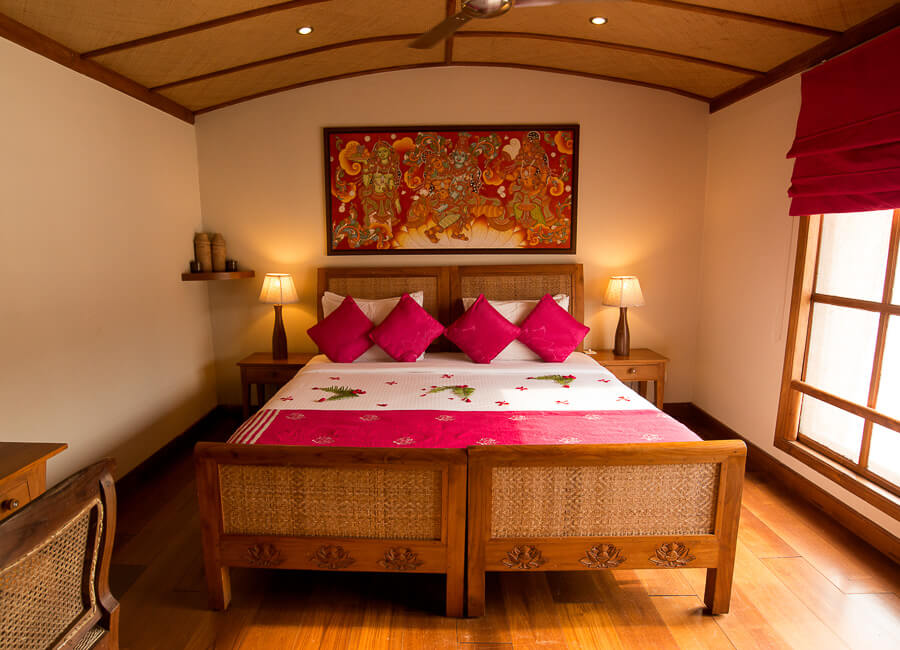 Lotus Houseboat North Kerala Backwater cruise India (Cabin)