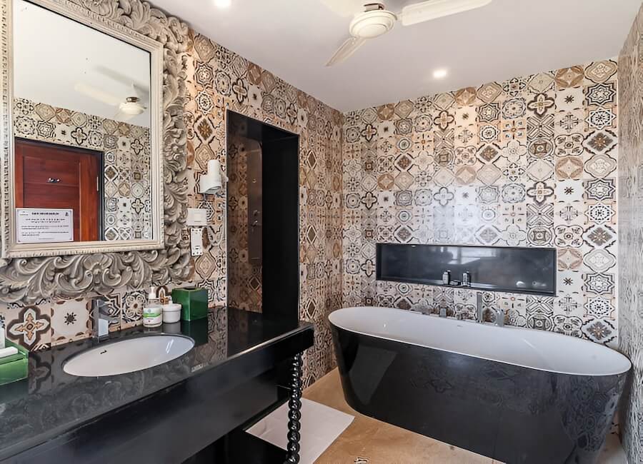 Mayfair Heritage Puri Odisha India (bathroom)