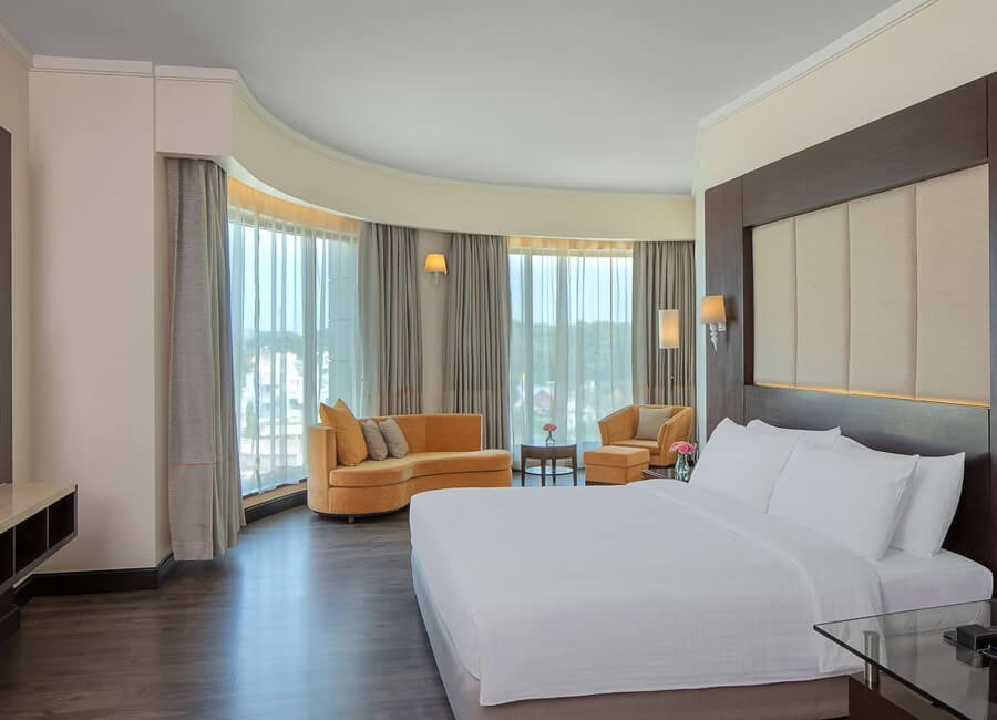 Radisson Blu Plaza Hotel Mysore India (Junior Suite)