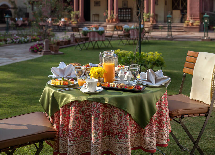 Ratan Vilas Jodhpur India (Dining in the garden)