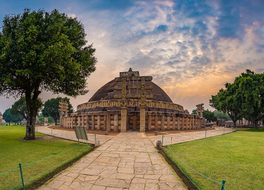 Sanchi Stupa India DT 106157659