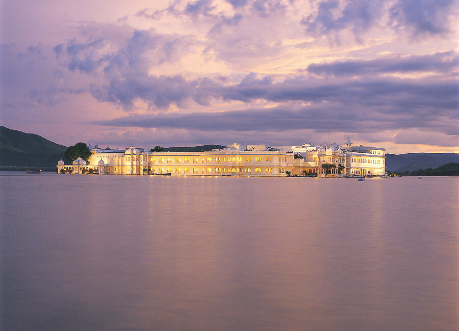 Taj Lake Palace Udaipur India (Exterior) 2-2