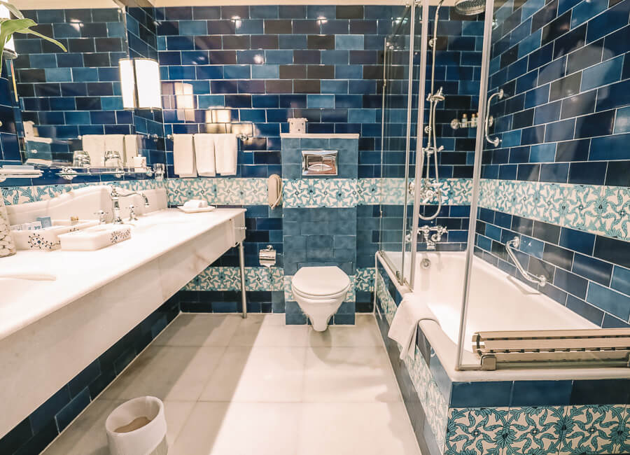 Taj Lake Palace Udaipur India (Sisarma Darshan Suite Bathroom)