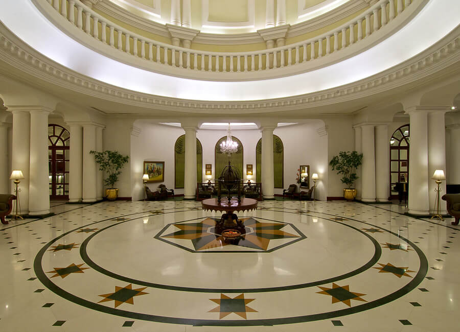 Taj Mahal Lucknow India (Lobby.)jpg