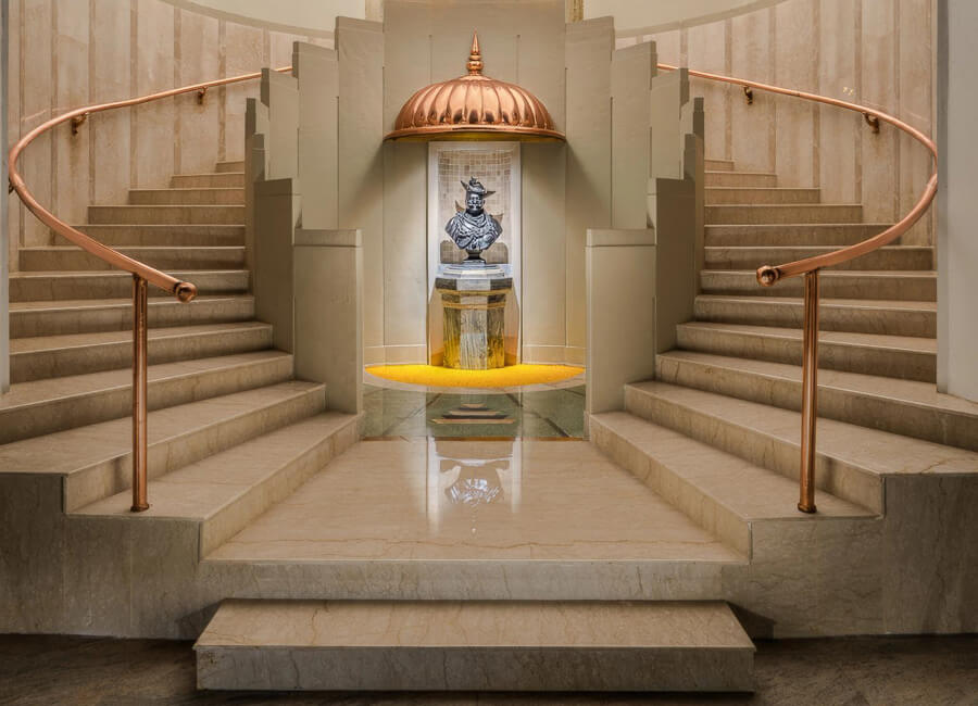 Taj Usha Kiran Palace Gwalior India (staircase)
