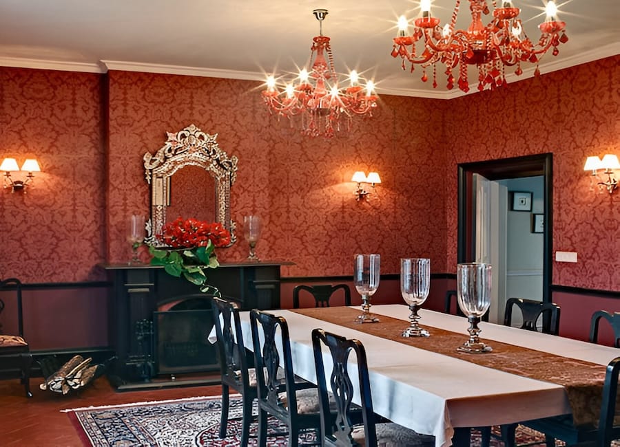 Talayar Valley Bungalow Munnar Kerala India (Dining Room)