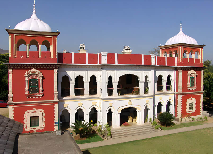 The Judge’s Court in Pragpur India 5-2