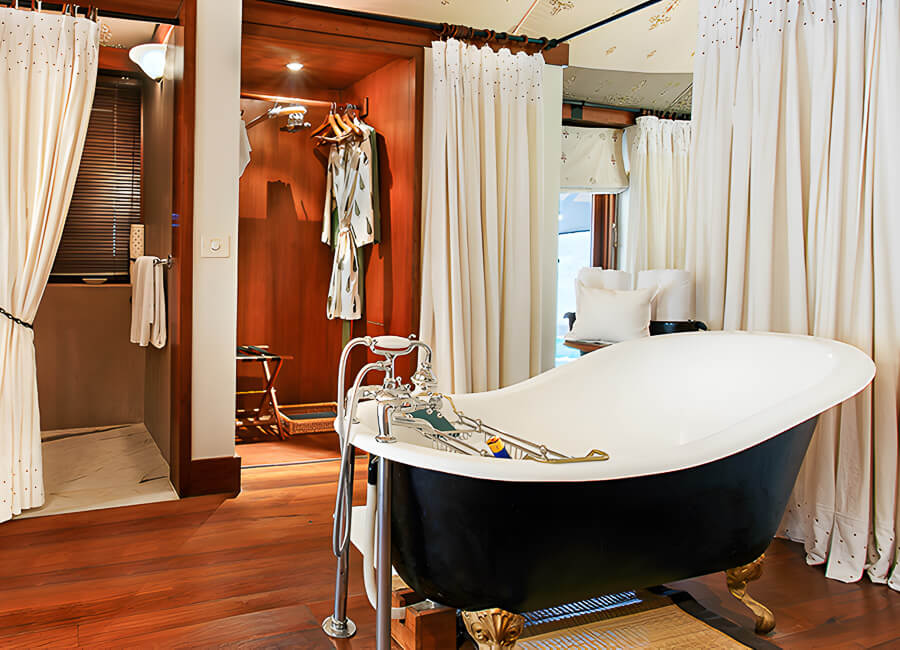 The Oberoi Rajvilas Jaipur India (Royal Tent Bathroom)