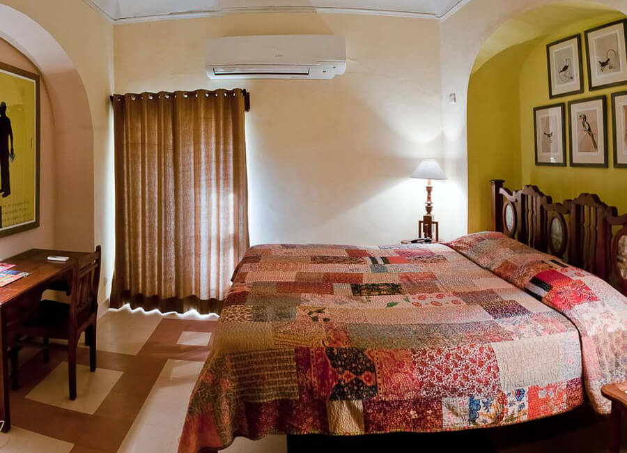 Tijara Fort Palace Alwar Rajasthan India (bedroom) 2