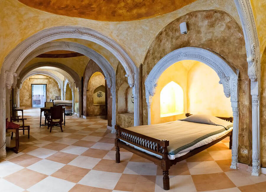 Tijara Fort Palace Alwar Rajasthan India (bedroom)