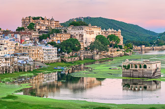 Udaipur (City Palace. Lake Pichola) India DT 68401110