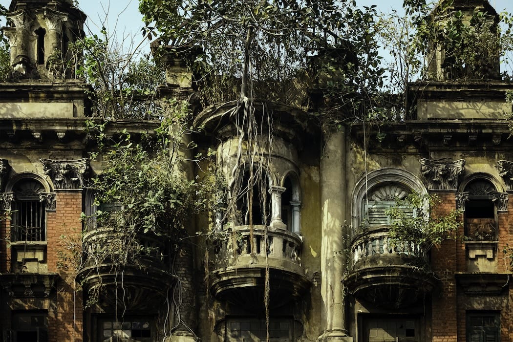 Unmissable Sights in Bengal - Dalhousie Square in Kolkata (Old Colonial Building) India DT 294214991