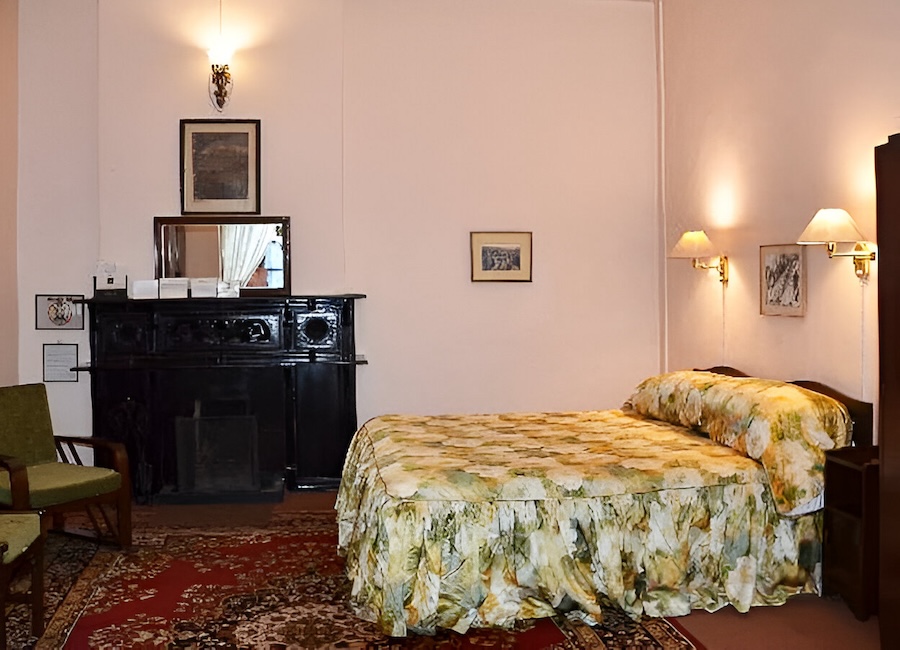 Windamere Hotel Darjeeling India (Ada Villa Alexandra David Neal bedroom)