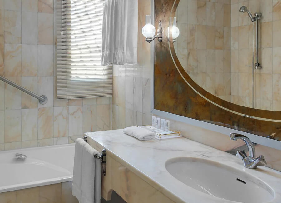 Hotel Le Meridien Medina Saudi Arabia (Executive Suite bathroom)