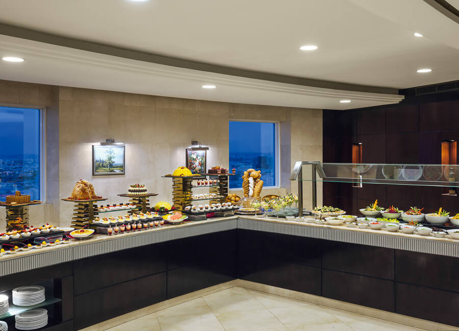 Movenpick Hotel Qassim Buraidah Saudi Arabia (Restaurant Buffet)