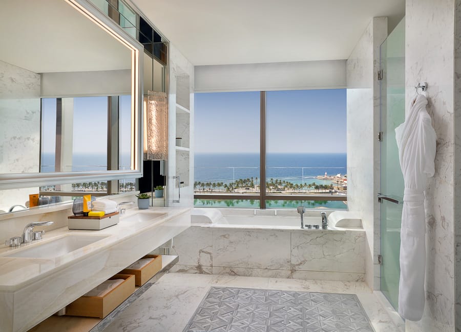 Shangri La Jeddah Saudi Arabia (Horizon Suite - Bathroom Sea View) 1